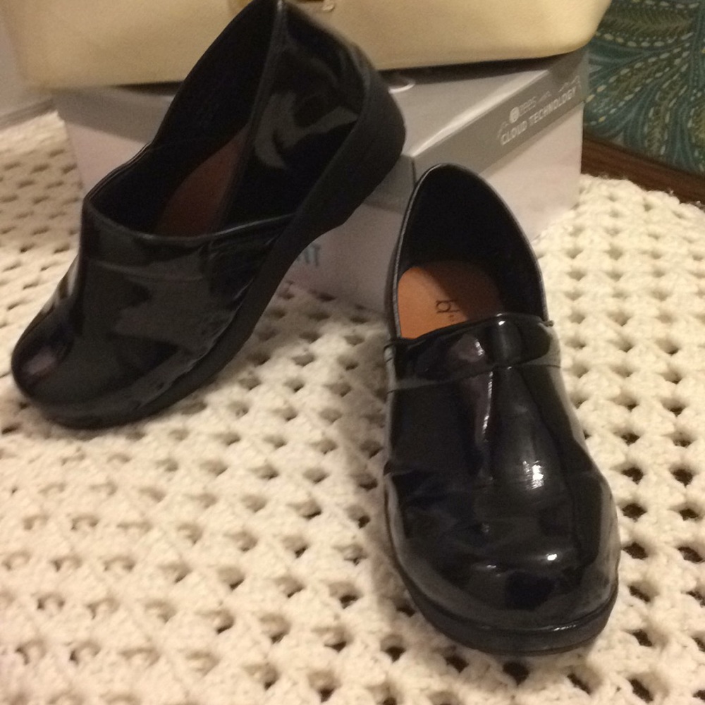 7.5W black patent leather shoes